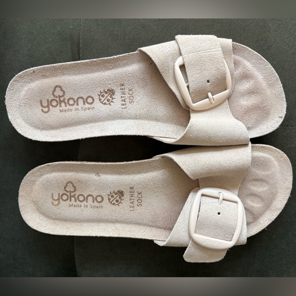 NWOT crazy comfortable Yokono “leather sock” sandal, off white, large buckle